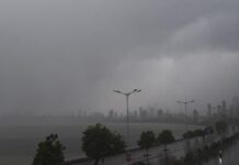 Mumbai Braces for Light Rain and High Tide at 2:42 PM Today