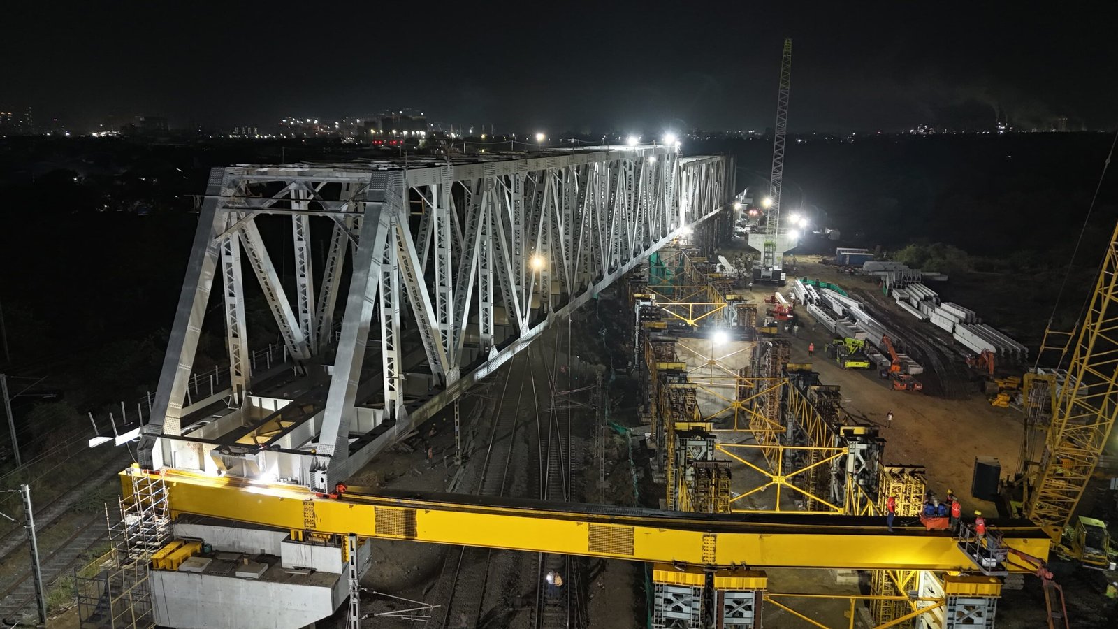 DFCCIL Sets New Record with Launch of India’s Longest Rail Flyover Girder in Kalamboli