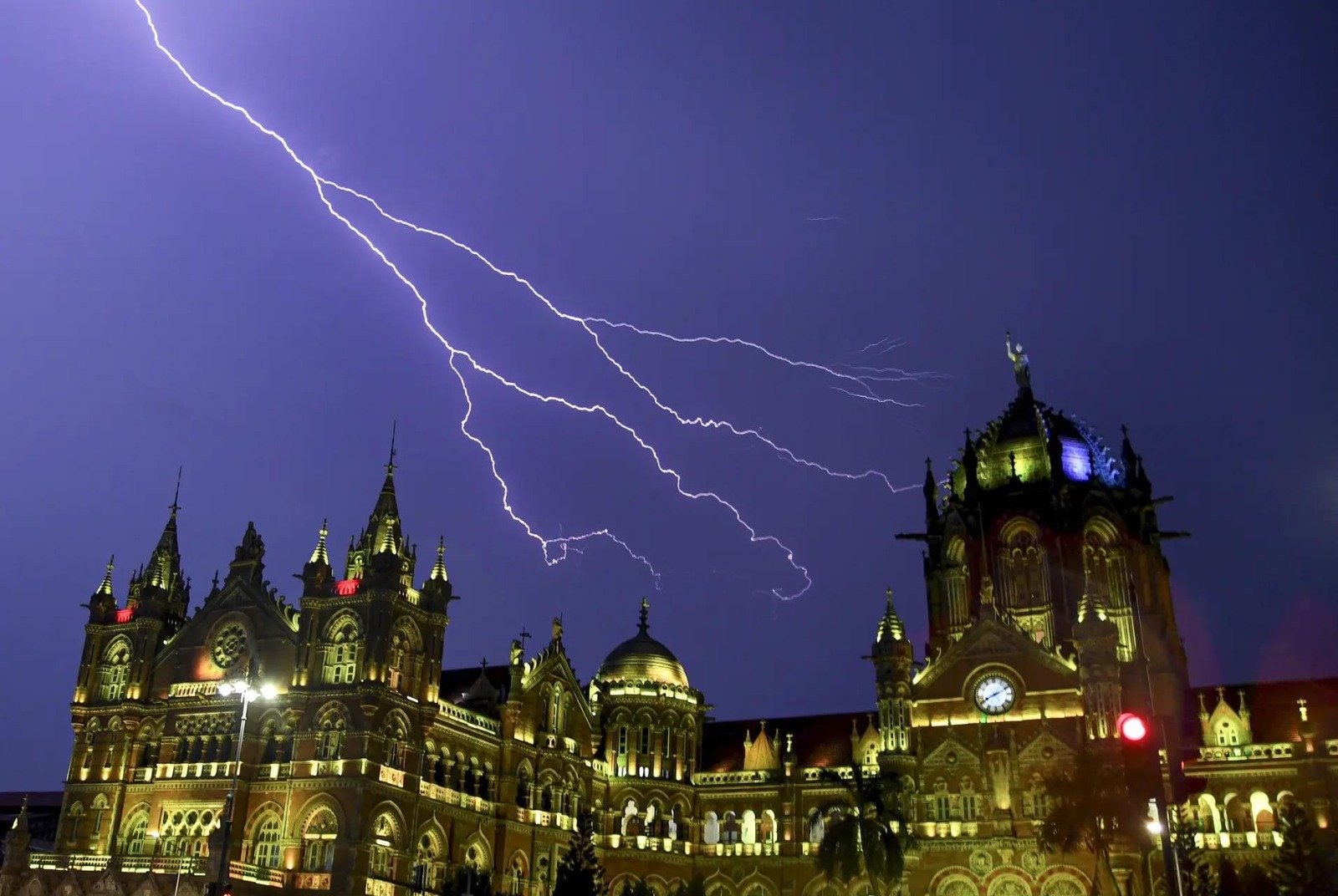 24 Killed by Lightning in Maharashtra in Just 2 Days: Crucial Safety Tips to Stay Safe During Storms