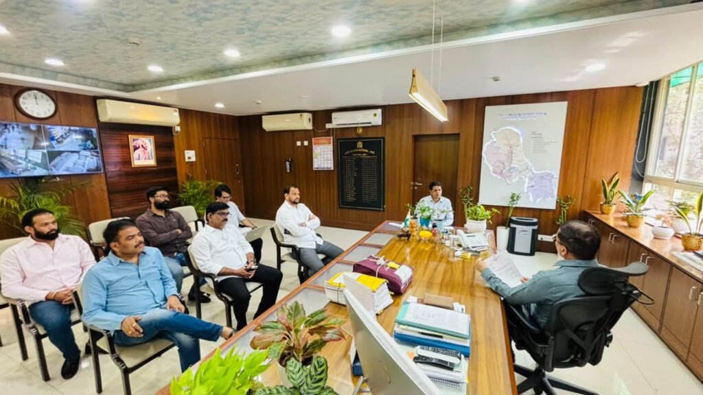 MLA Niranjan Davkhare and others in a meeting with the Thane municipal commissioner